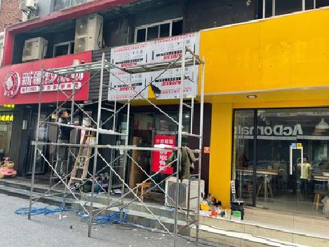 平武制作广告招牌如何避免它发黄？